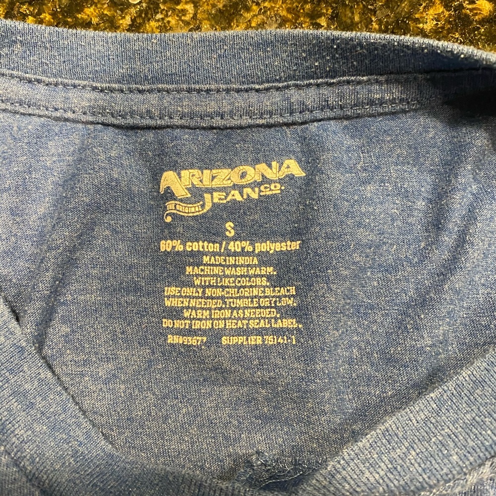 Arizona Jean Co V-neck T-shirt